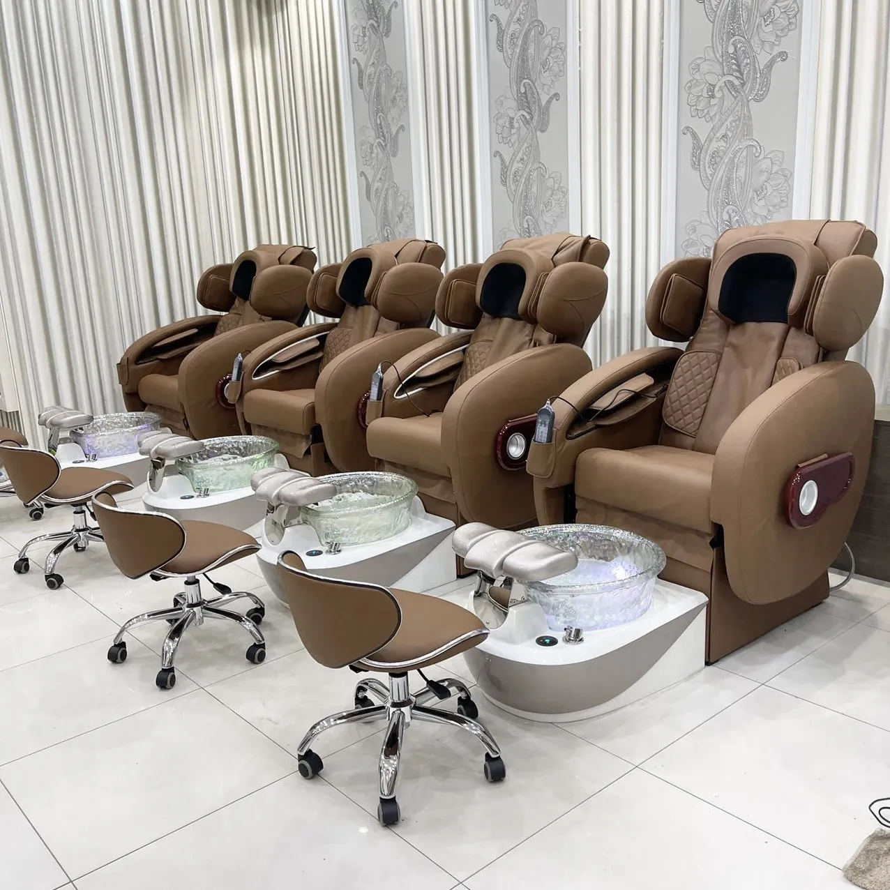 Salon de beauté et manucure moderne de luxe Pompe de décharge électrique inclinable Fauteuil de massage pour pédicure et manucure sans tuyau avec bain tourbillon