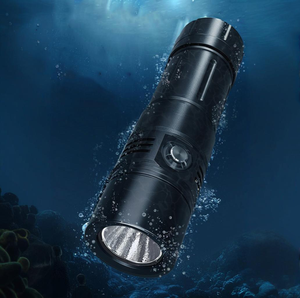 强力水肺潜水灯水下手电筒IPX8防水铝3000流明充电潜水发光二极管手电筒 - Product Image 2