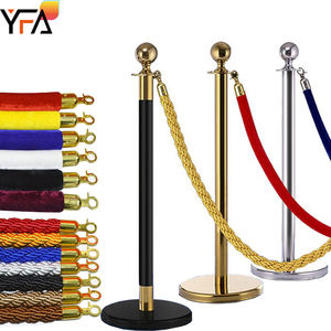 Kırmızı kadife halat kalabalık kontrolü ile altın korkuluk standı kutup payanda kuyruk bariyer <span class=keywords><strong>Led</strong></span> Stanchion