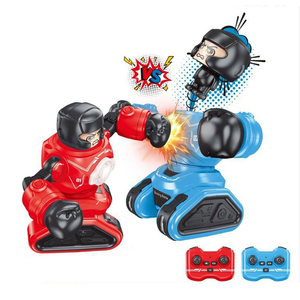 Robots de juguete de lucha inteligente con control remoto 2 jugadores Robots RC de juguete de plástico - Product Image 6
