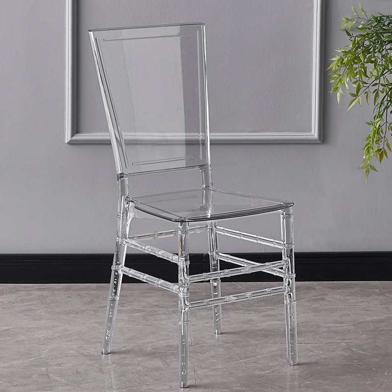Chaise éventail transparente