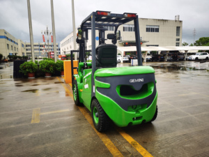 Vehicle Adopts Forward-moving Vehicle Control Method Lift Speed <strong>Unload</strong> 300mm/s Full <strong>Load</strong> 300mm/s High Electric Forklift - Product Image 5