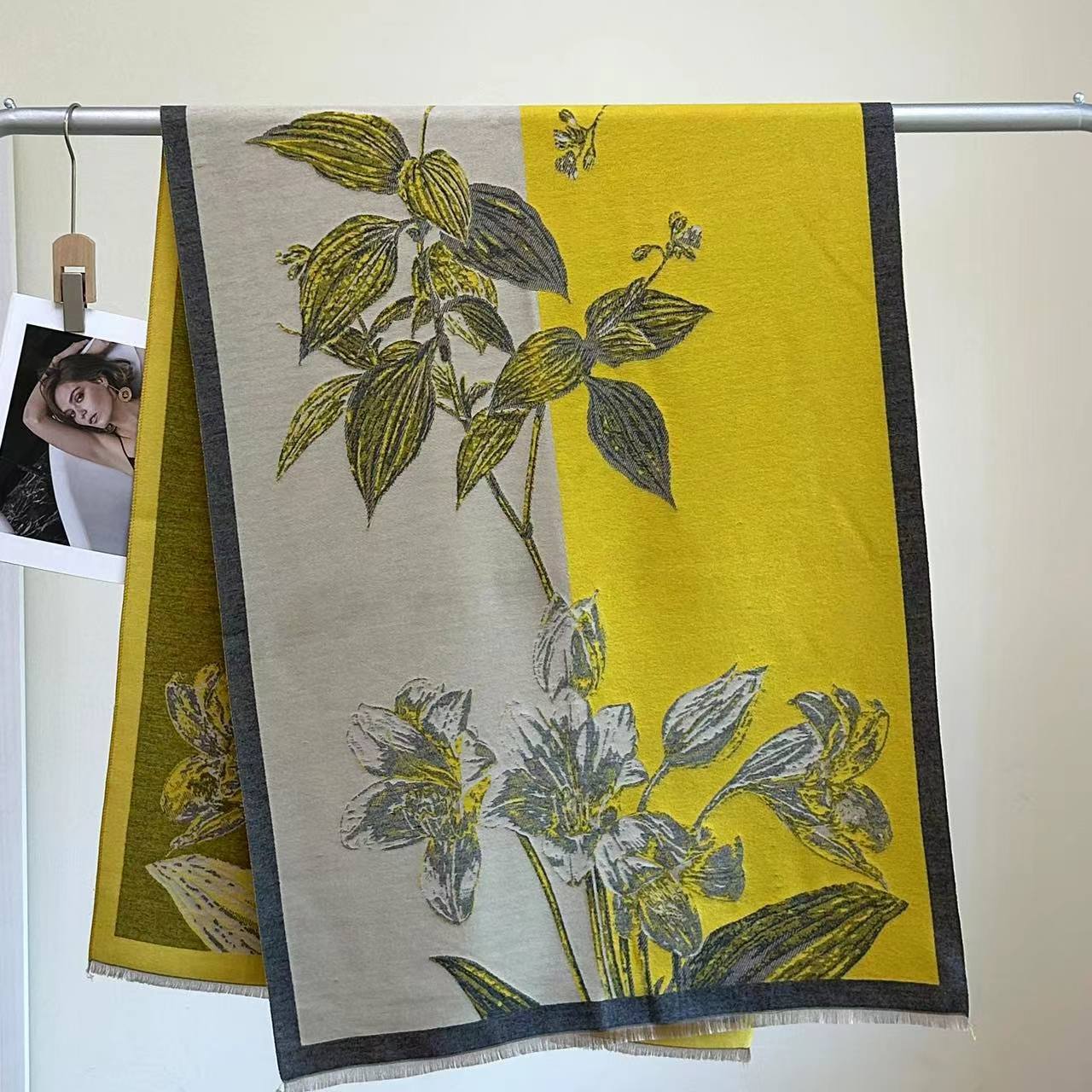 Fiore beige semi-cucito sopra 175 cm