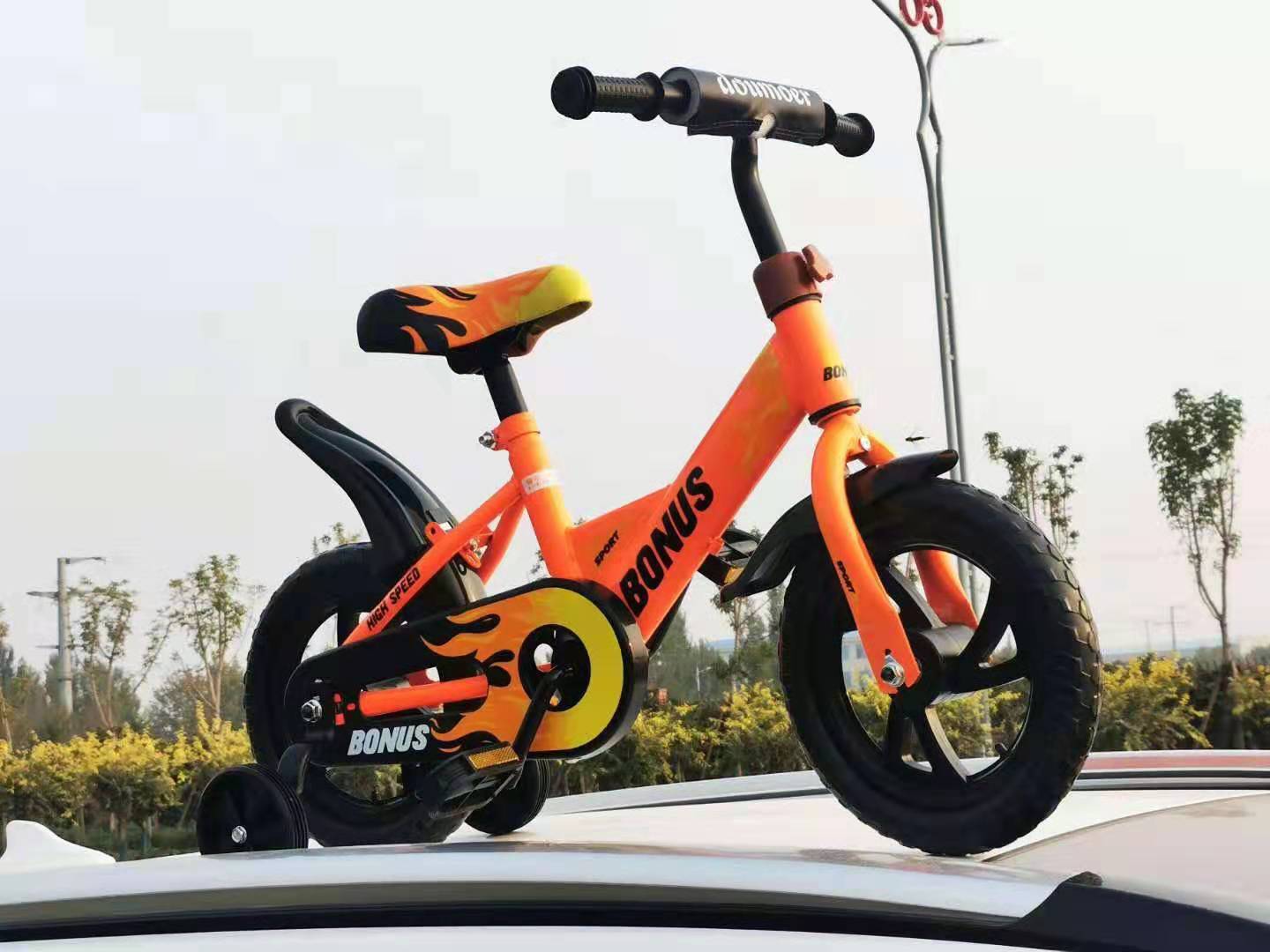 Voiture nue en mousse de 12 pouces orange