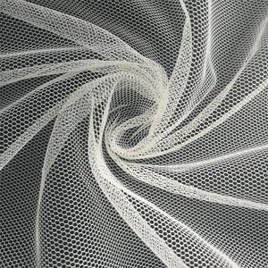 Оптовая продажа, 100% полиэстер, красочная мягкая шестиугольная сетчатая ткань из тюля для москитной сетки - Product Image 1
