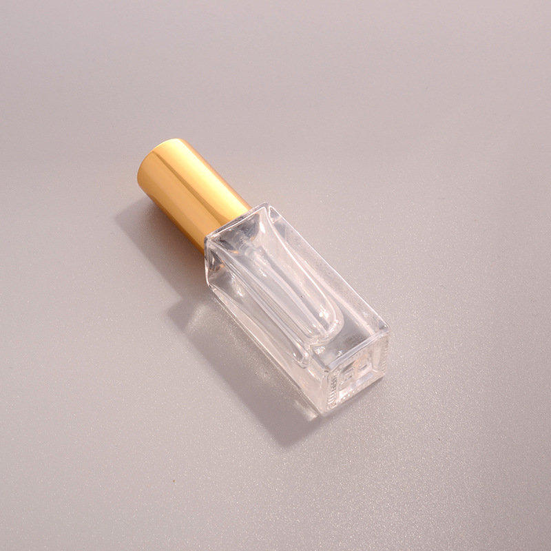 Botella de vidrio de 5 ml con pulverizador y tapa dorada