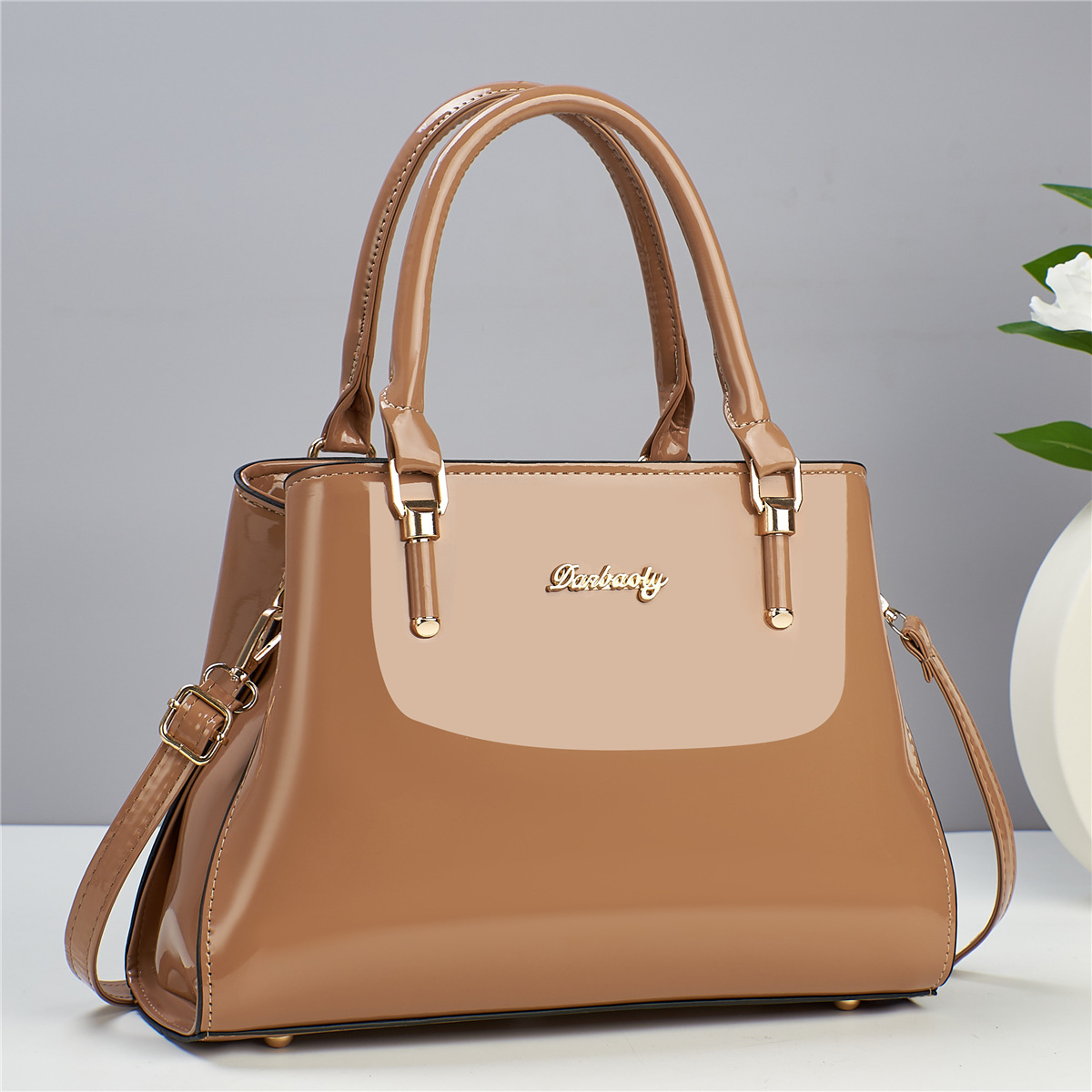 สีดำสีกากี