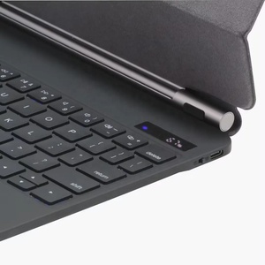 iPad 11英寸批发魔术键盘，配有带触控板的数字显示RGB背光。 - Product Image 2