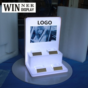 Bán buôn tùy chỉnh thương hiệu hiện đại thân thiện với môi l-hình dạng <span class=keywords><strong>Acrylic</strong></span> chai nước hoa hiển thị đứng cho cửa hàng bán lẻ trình bày - Product Image 2