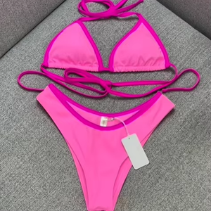 Logotipo personalizado 2025 Conjuntos de Bikini triangular de dos piezas Traje de baño con estampado de colores en contraste Ropa de playa de encaje Cadena de diseñador personalizada - Product Image 1