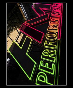 カスタムRgb 3D <span class=keywords><strong>LED</strong></span>ビジネスサインバックライトライトアップアクリルロゴサイネージ風の火のような後の装飾屋内/屋外用