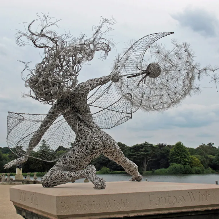 Vincentaa High-end Custom Garden Decor Robin Wight Wire metal Sculpture for sale