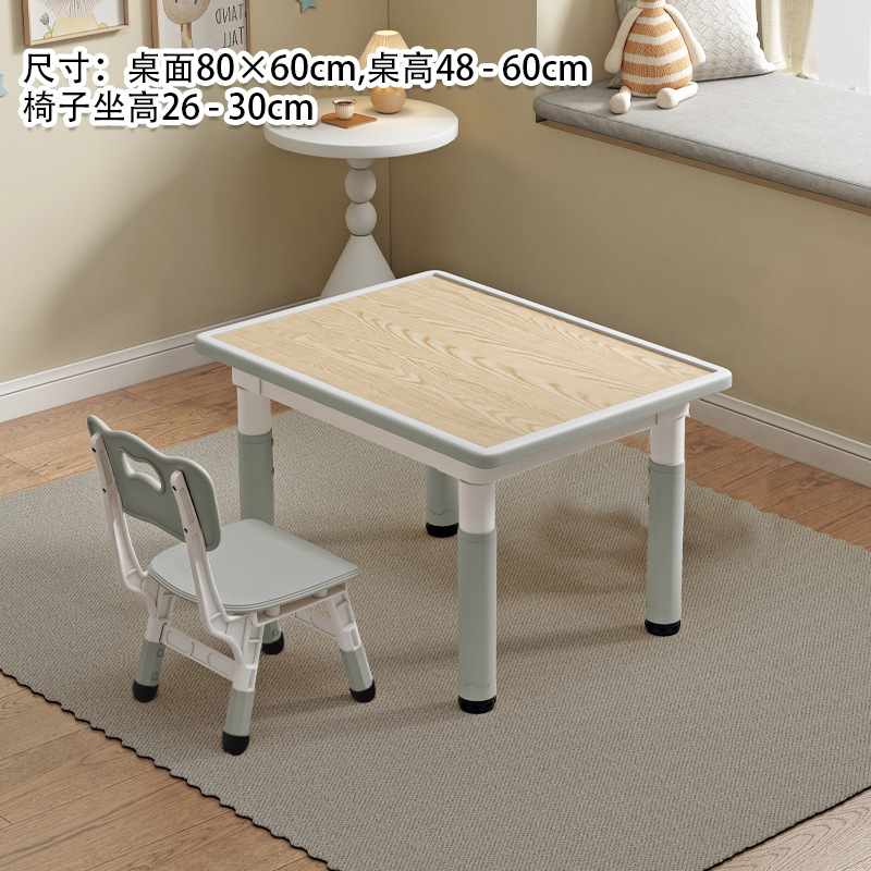 Une table et une chaise en grain de bois gris.