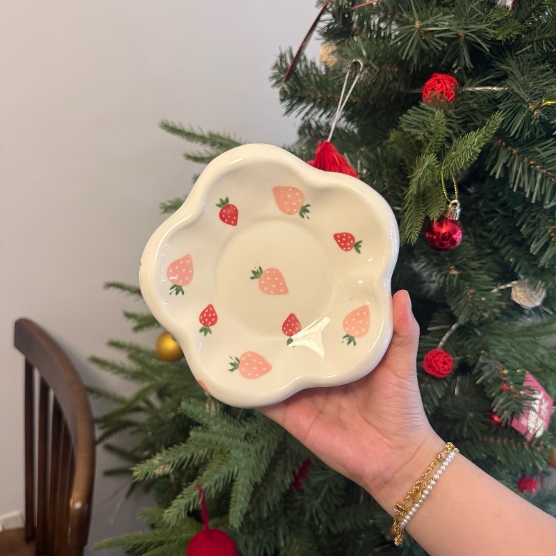 Beige-Strawberry Chubby Dish