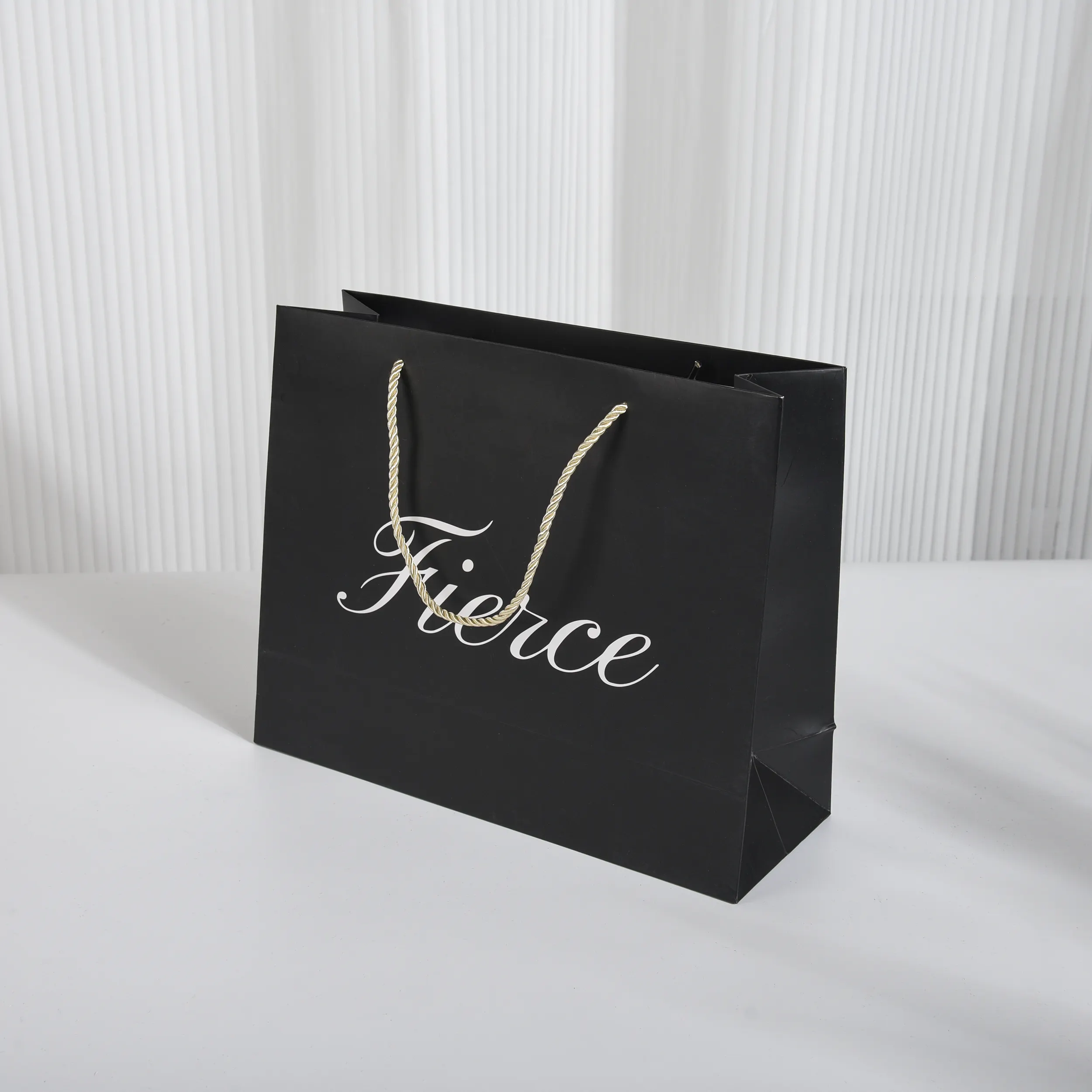 Sacos de papel luxuosos personalizados para compras de cosméticos, sacos de papel com alça para embalagem