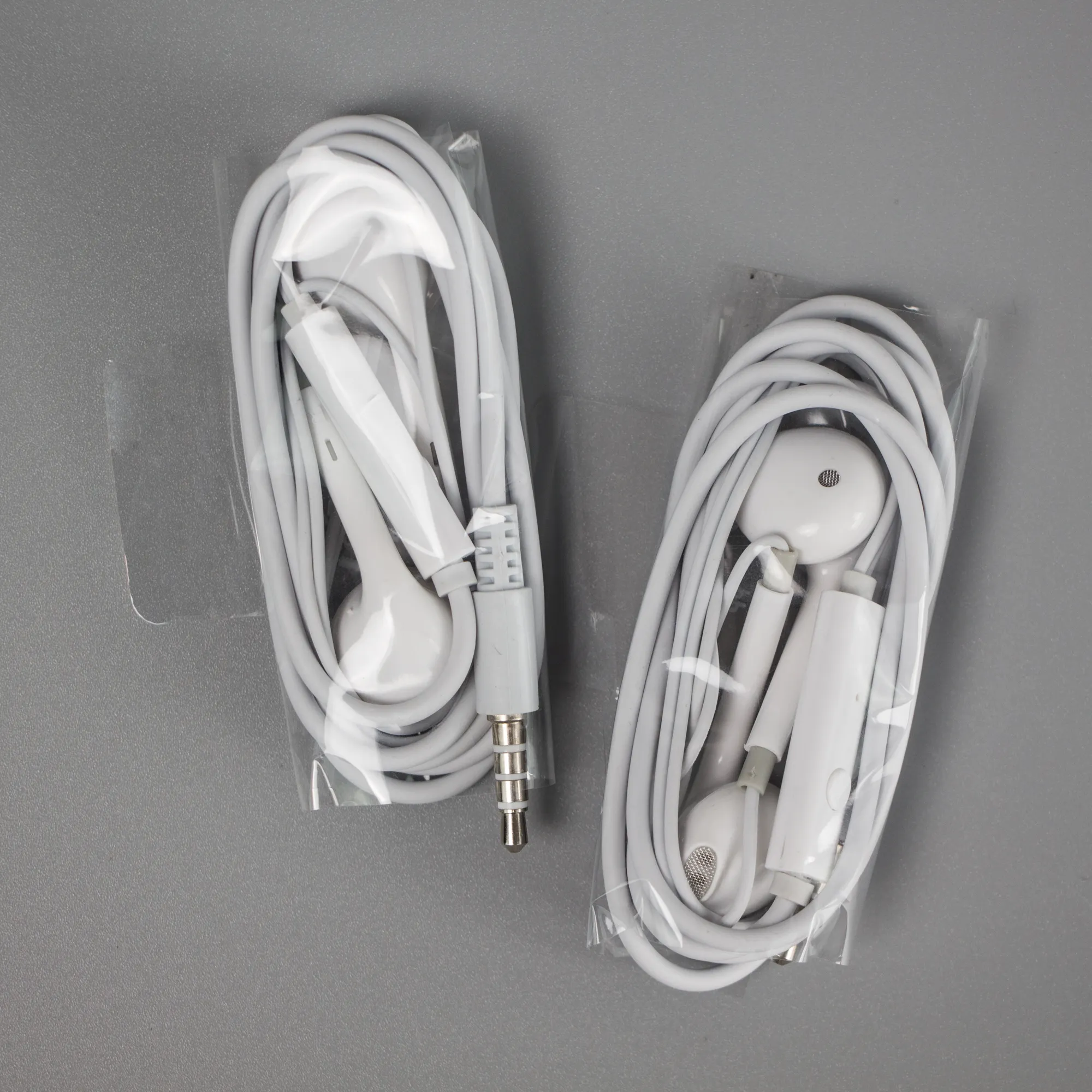 2024 Popular Wholesale 3.5mm Cheap Sport Music Earphones 1.2m Wired Mp3 Mp4 Headphones