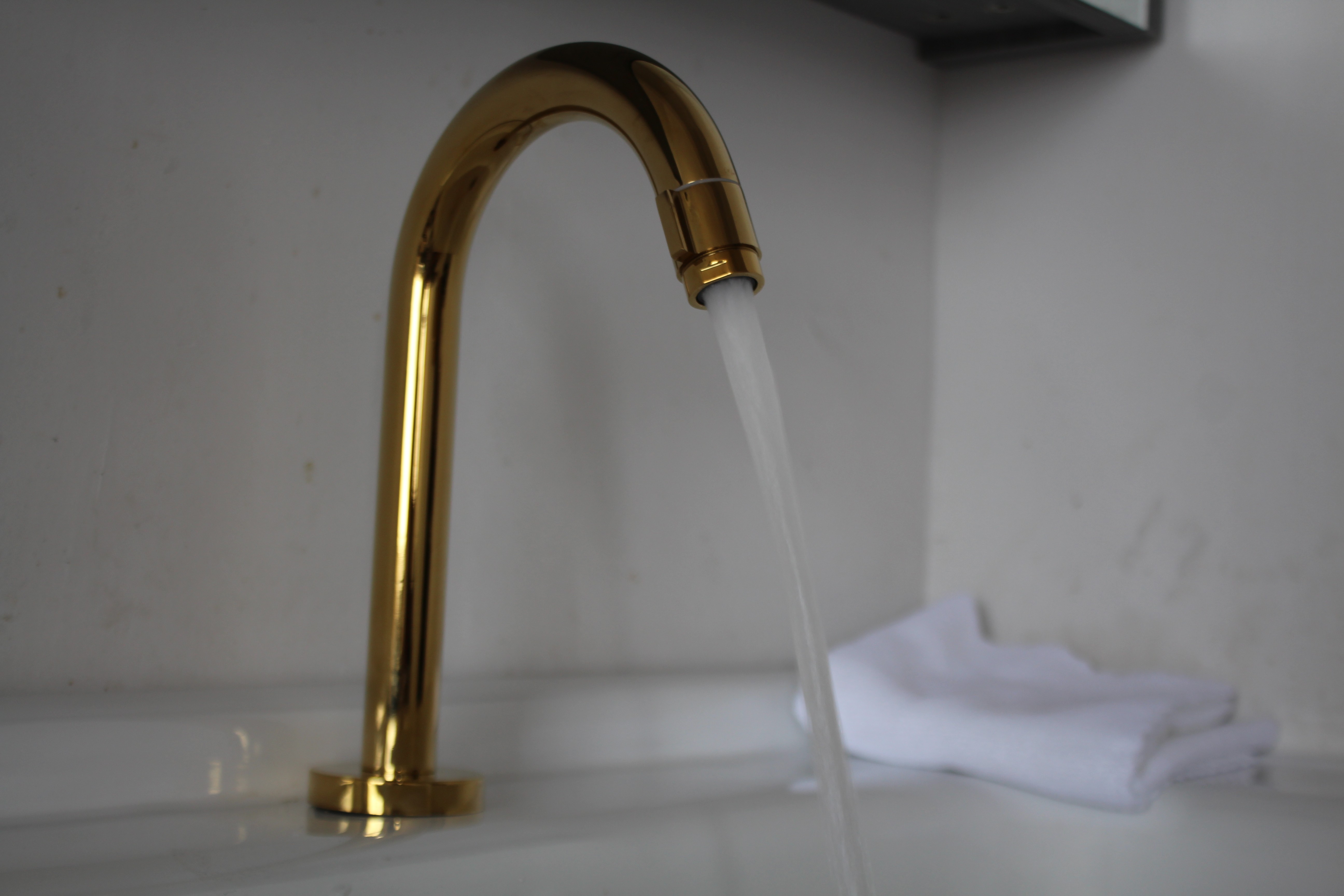 HOT SELLING CLASSIC GOLDEN SINGLE COLD FAUCET IN BRAZIL