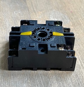 Nuovo e originale Plc P2CF11 presa relè BASE 11 PIN 10A 250VAC PLC Controller di programmazione - Product Image 3