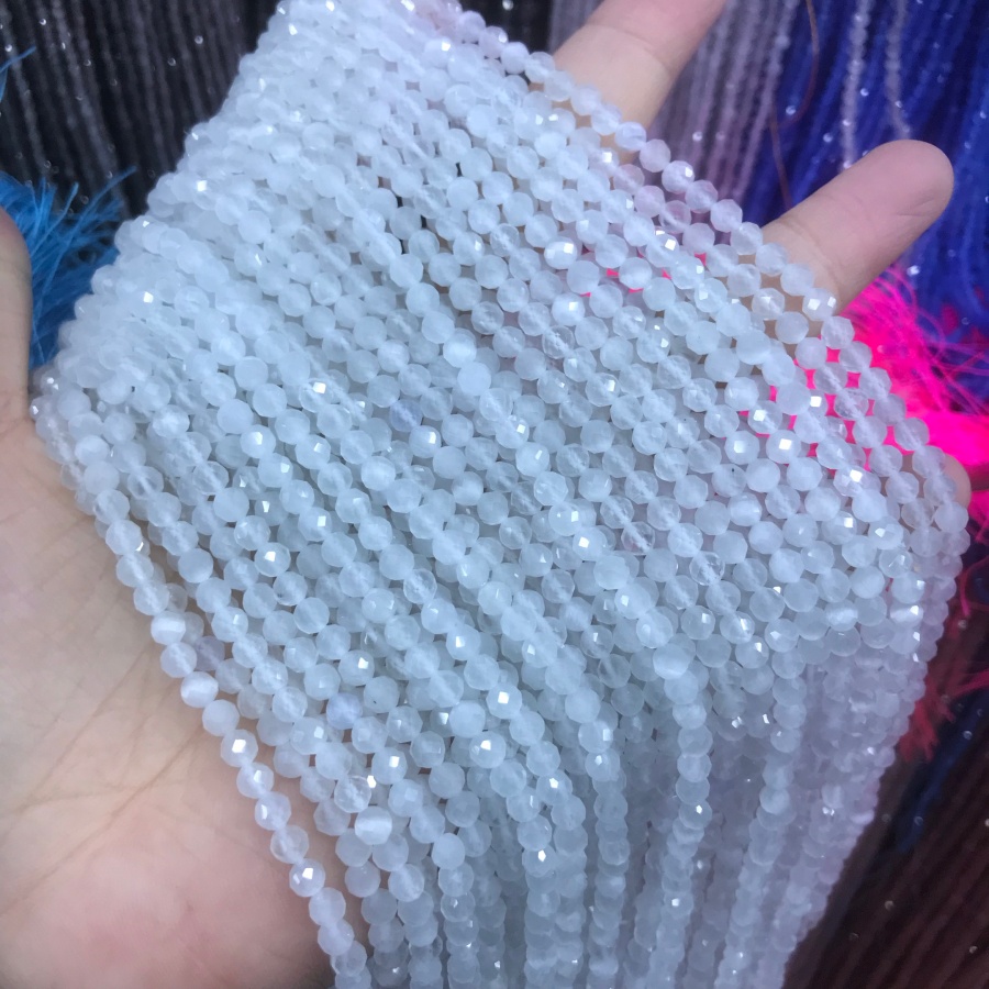 ตาแมวสีขาว