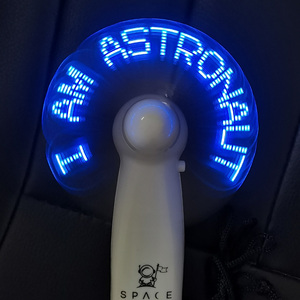 Regalo de negocios Batería Reemplazable Personalizado LED Mensaje Ventilador Portátil LED Texto Mini Ventilador - Product Image 4