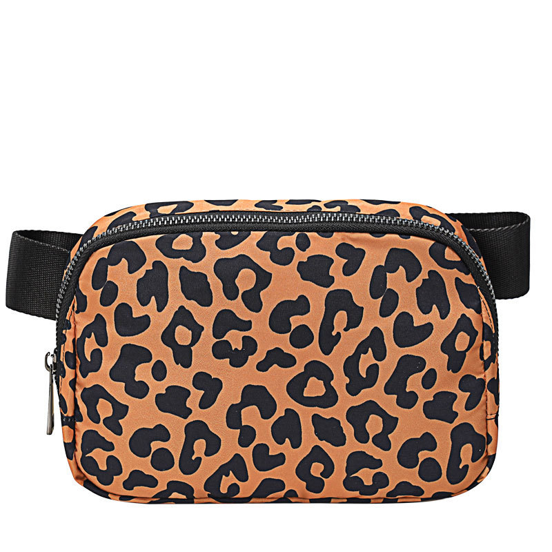 leopardo marrón
