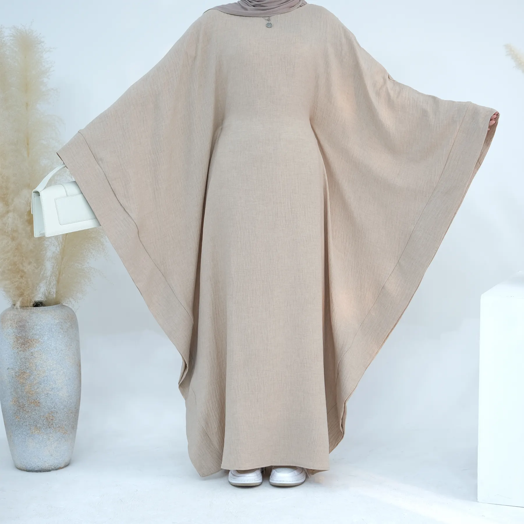 उच्च गुणवत्ता वाले ठोस रंग बैटविंग शैली कफ्तान मुस्लिम इस्लामी कपड़े दुबई अबाया महिला मुस्लिम पोशाक
