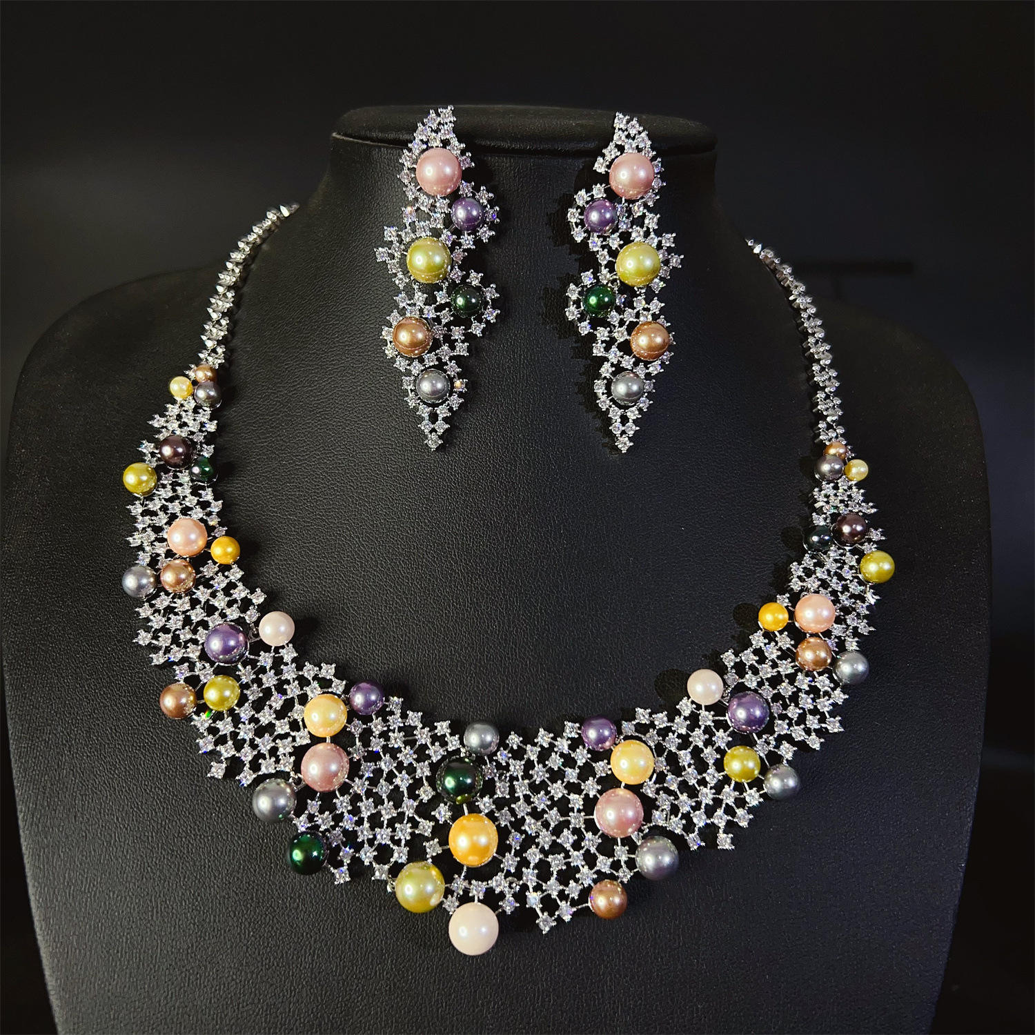 หลาย + สีเงิน