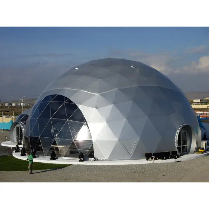 Tente dôme géomantique à couverture claire, design spécial, grande dôme pour événement, avec porte en verre