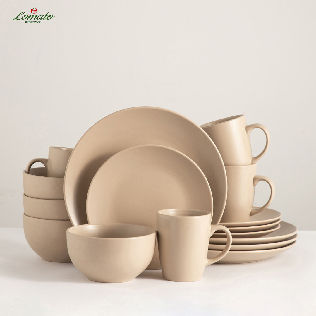 สีดำสีกากี