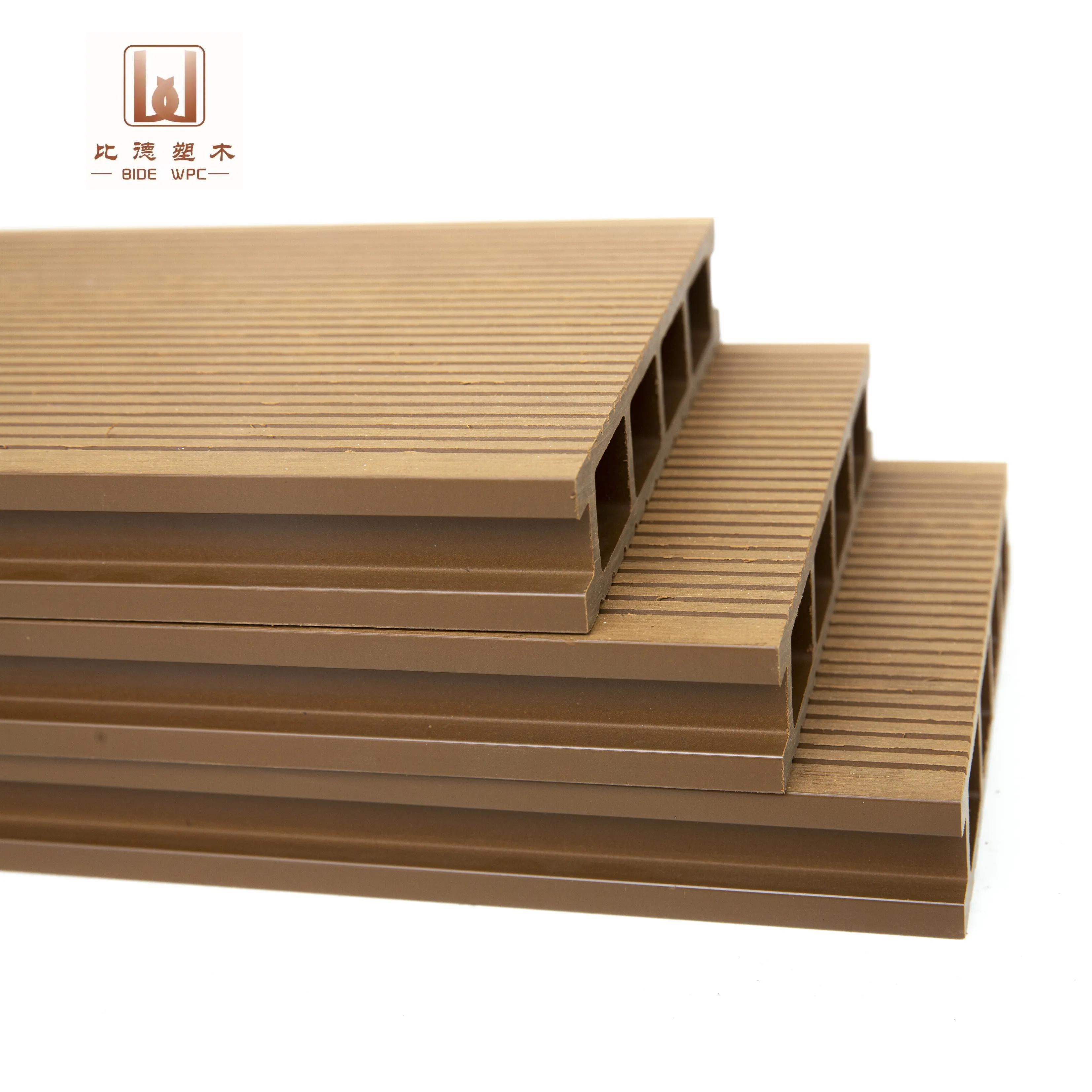 Thấp duy trì không thấm nước 3D dập nổi woodgrain lỗ vuông bên ngoài WPC decking sàn ngoài trời