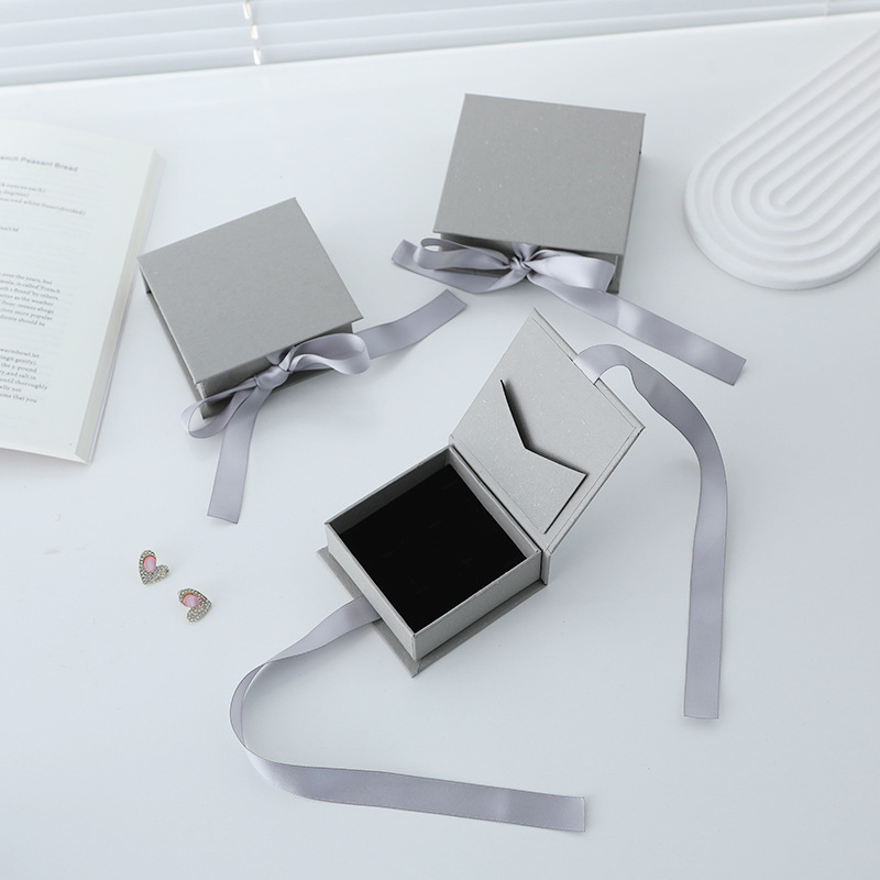 6 pocket ribbon box
