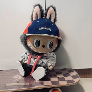 The Labubu Vans Collaboration Style Rubber Doll Is a Table Decorative Item Suitable for Both Boys and Girls to Collect.