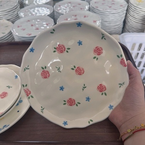 手绘花卉8英寸浅盘彩色时尚平面陶瓷餐具，适合家庭用餐和特殊场合