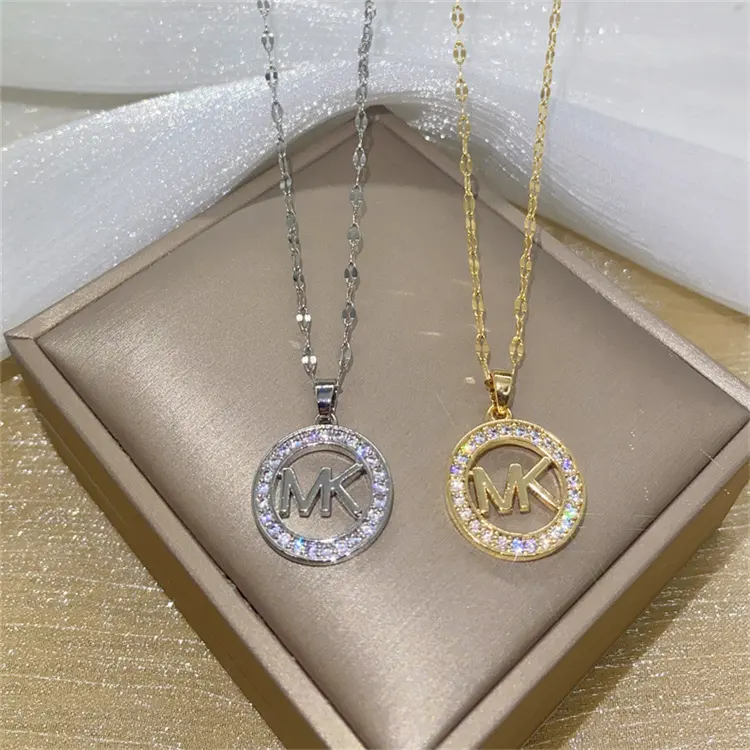 Nouveau collier ras du cou hip hop en acier au titane pour femmes colliers pendentifs lettre mk en diamant à la mode vente en gros