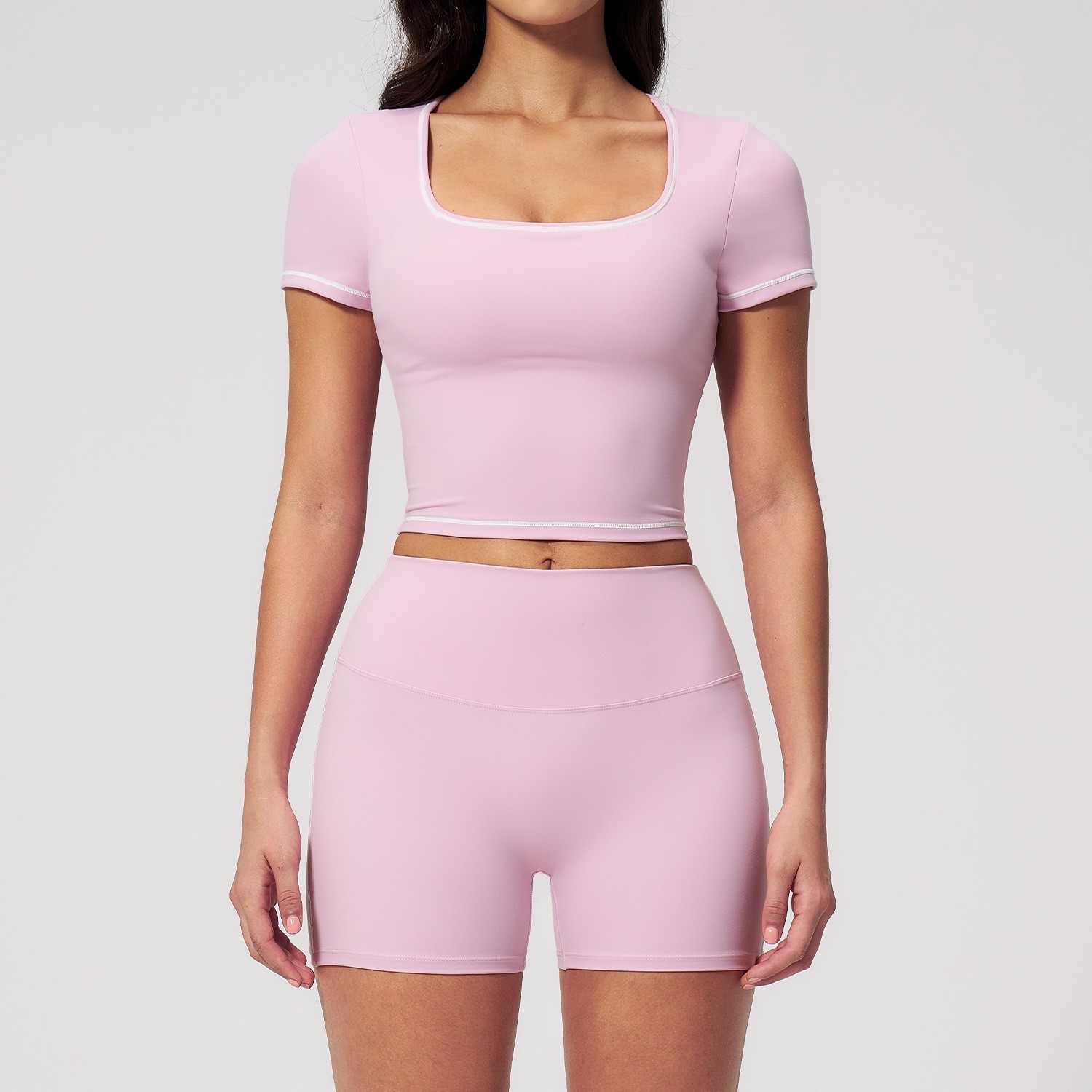 Camisetas rosas + pantalones cortos