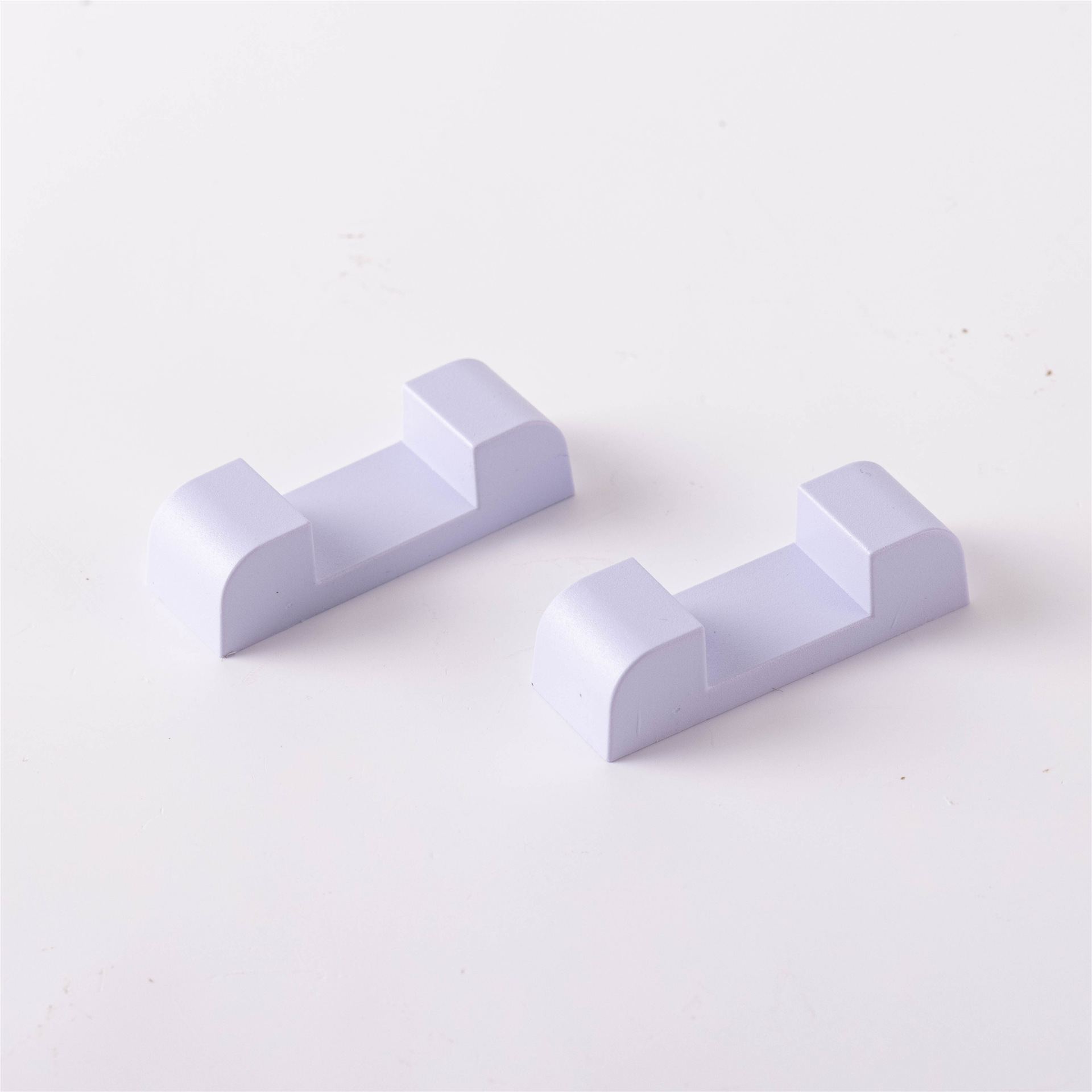 A pair of white square bases