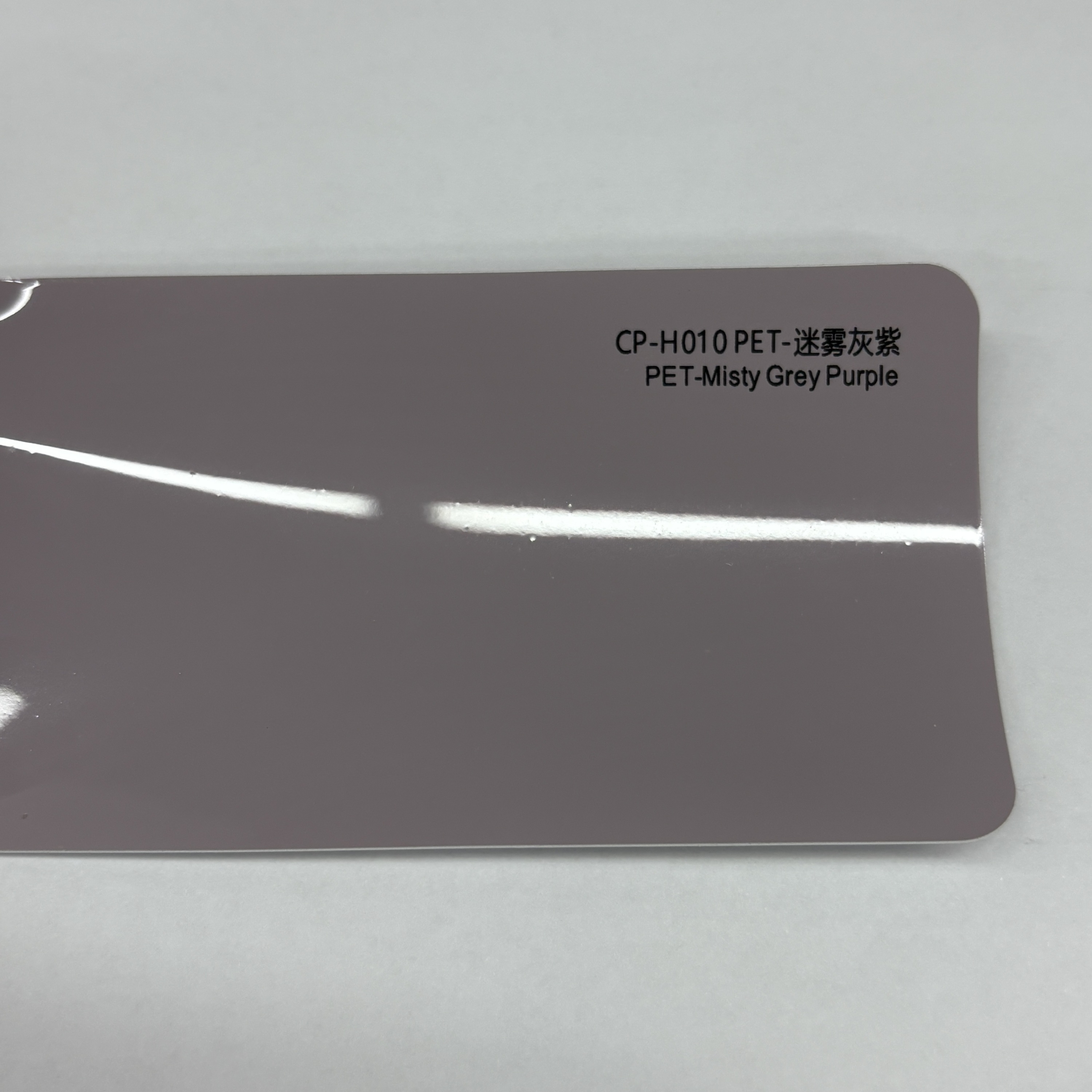 Gris brumeux violet