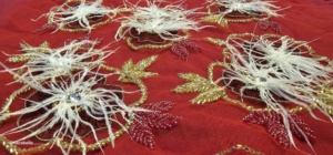 デザイナーLehengasの作成に最適な、アップリケ花柄のスパンコールと真珠を備えたプレミアムヘビービーズレース生地 - Product Image 3