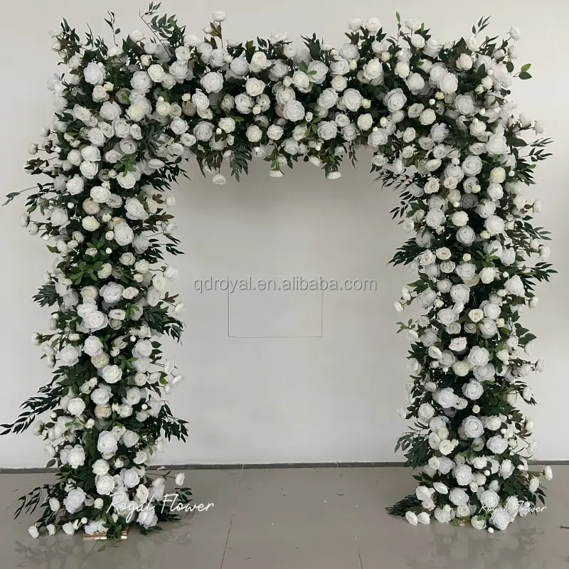 Arco da giardino con fiori artificiali personalizzati di alta qualità di vendita calda con telaio in ferro decorato Runner da tavola floreale per il matrimonio
