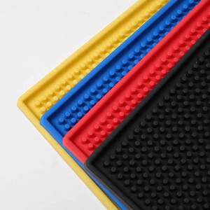 热销<span class=keywords><strong>Pvc</strong></span>软胶吧垫桌装饰硅胶杯垫防水防滑软饮料杯垫