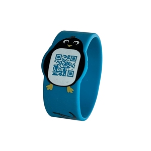 Nuovo prodotto personalizzabile tipo di cinturino orologio Laser serigrafia codici indipendenti <span class=keywords><strong>QR</strong></span> braccialetto in Silicone per biglietti per eventi