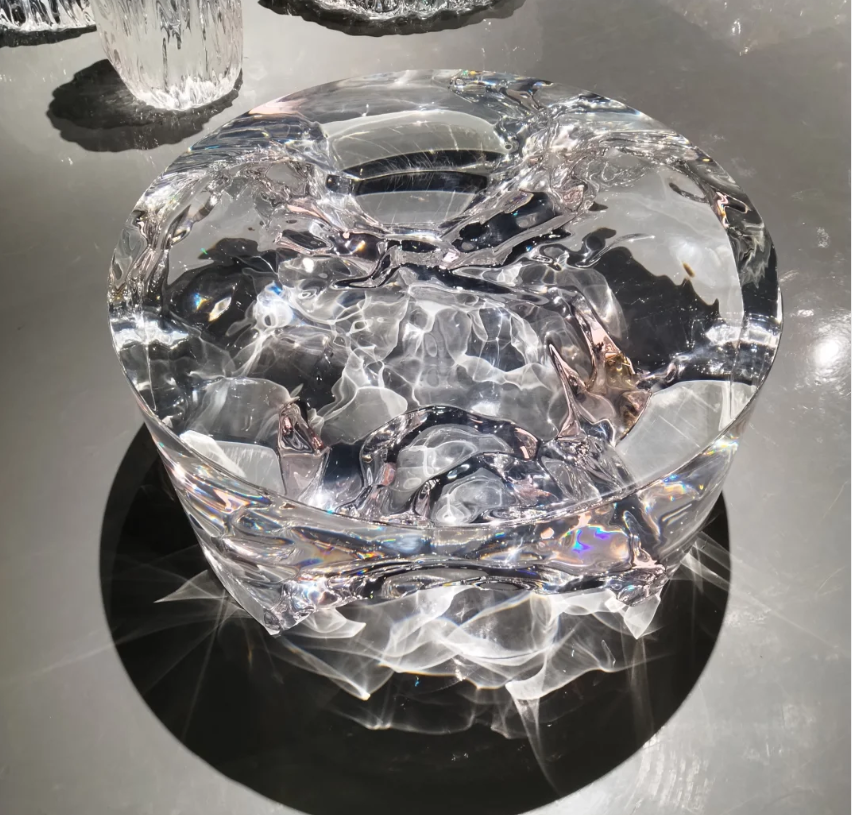 Mesa de centro pequeña redonda para sala de estar de cristal/resina de platino