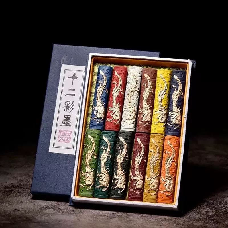 Douze dragons de couleurs