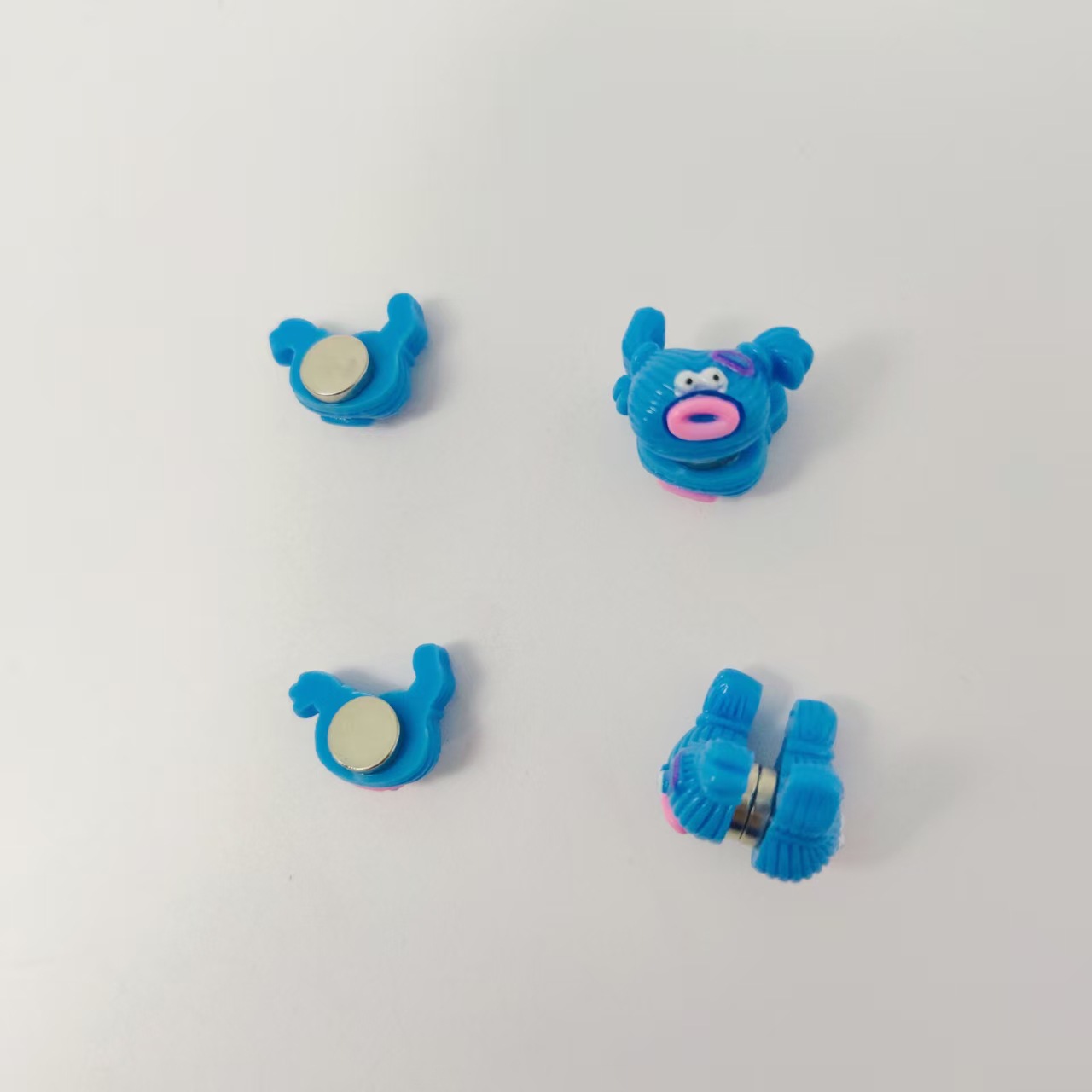 Monstre bleu à grande bouche