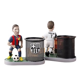 שרף יצירתי כדורגל כדורגל דמות כוכב עבור messi <span class=keywords><strong>ronaldo</strong></span> דגם מיכל מחזיק עט לקישוט הבית