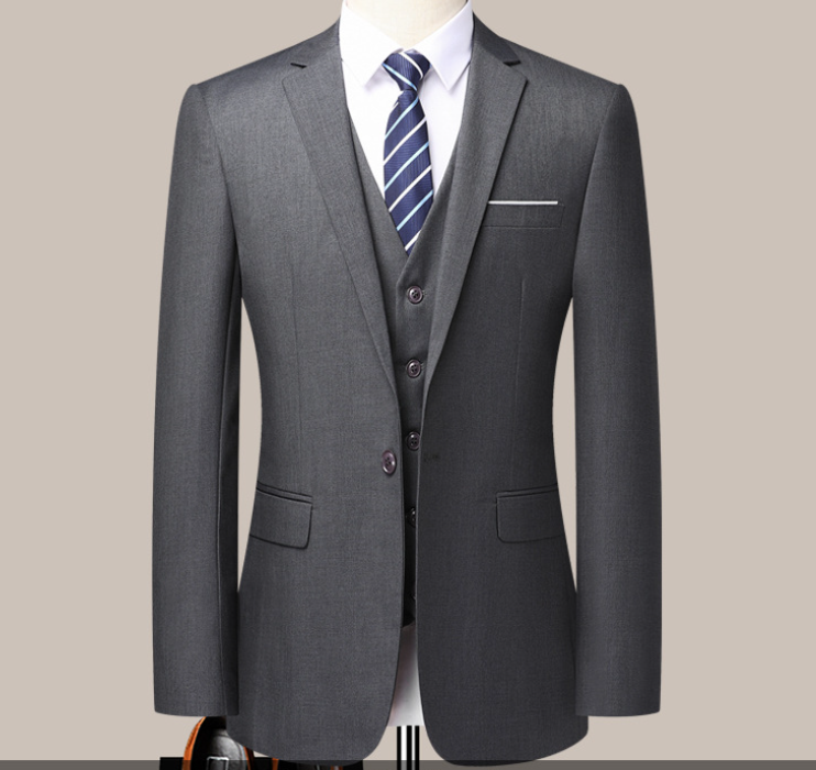 Cappotto grigio monopezzo con un bottone