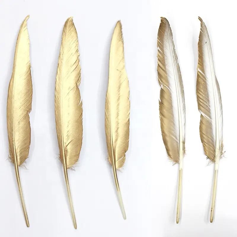 Plumas de ala de ganso doradas de 30-35CM al por mayor para sombreros artesanales, bricolaje, accesorios de joyería, accesorios de fotografía y bolígrafos