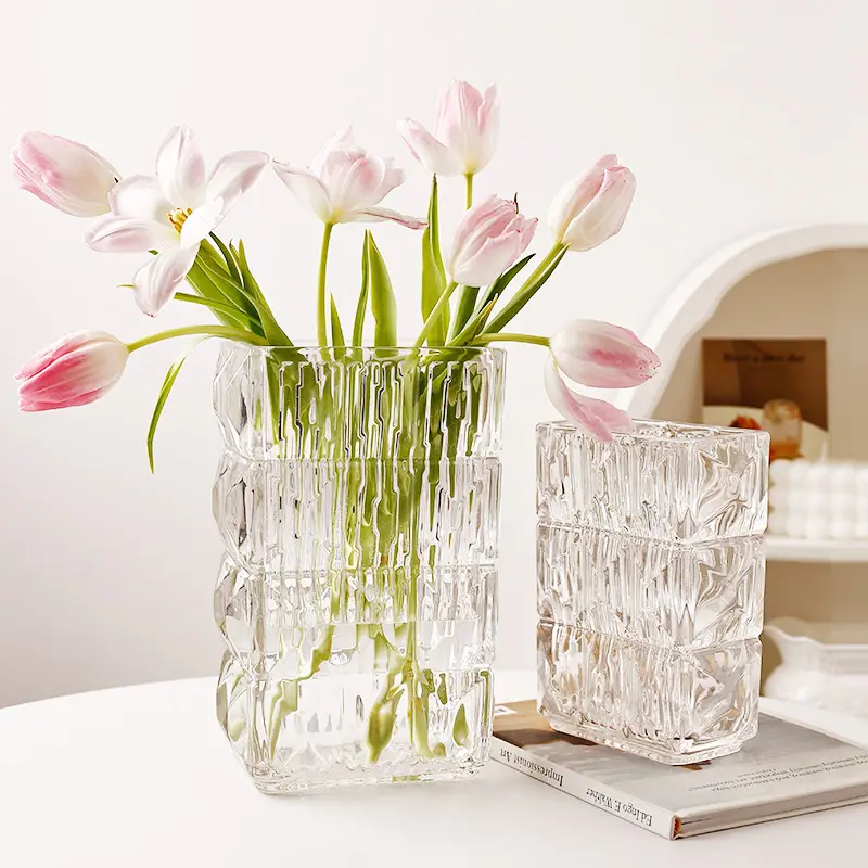 Großhandel Stock Kristall Günstige Blume Glasflasche Handgemachte geprägte farbige Bernstein grau Rot Glas vasen Moderne Klarglas vase