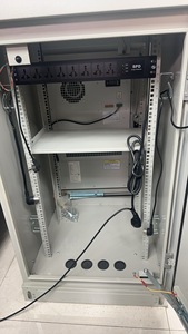 Formato personalizzato 42u Cabinet di rete con 19 pollici porta di vetro di fabbrica progettato per esterni Telecom Server Rack per centri dati IP55 - Product Image 4