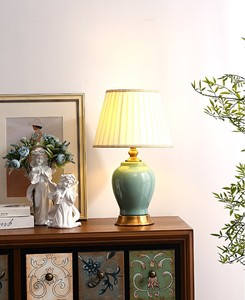 Lampada da tavolo in stile europeo all'ingrosso nuova lampada da comodino in ceramica per bambini con accessori per la decorazione della casa verde